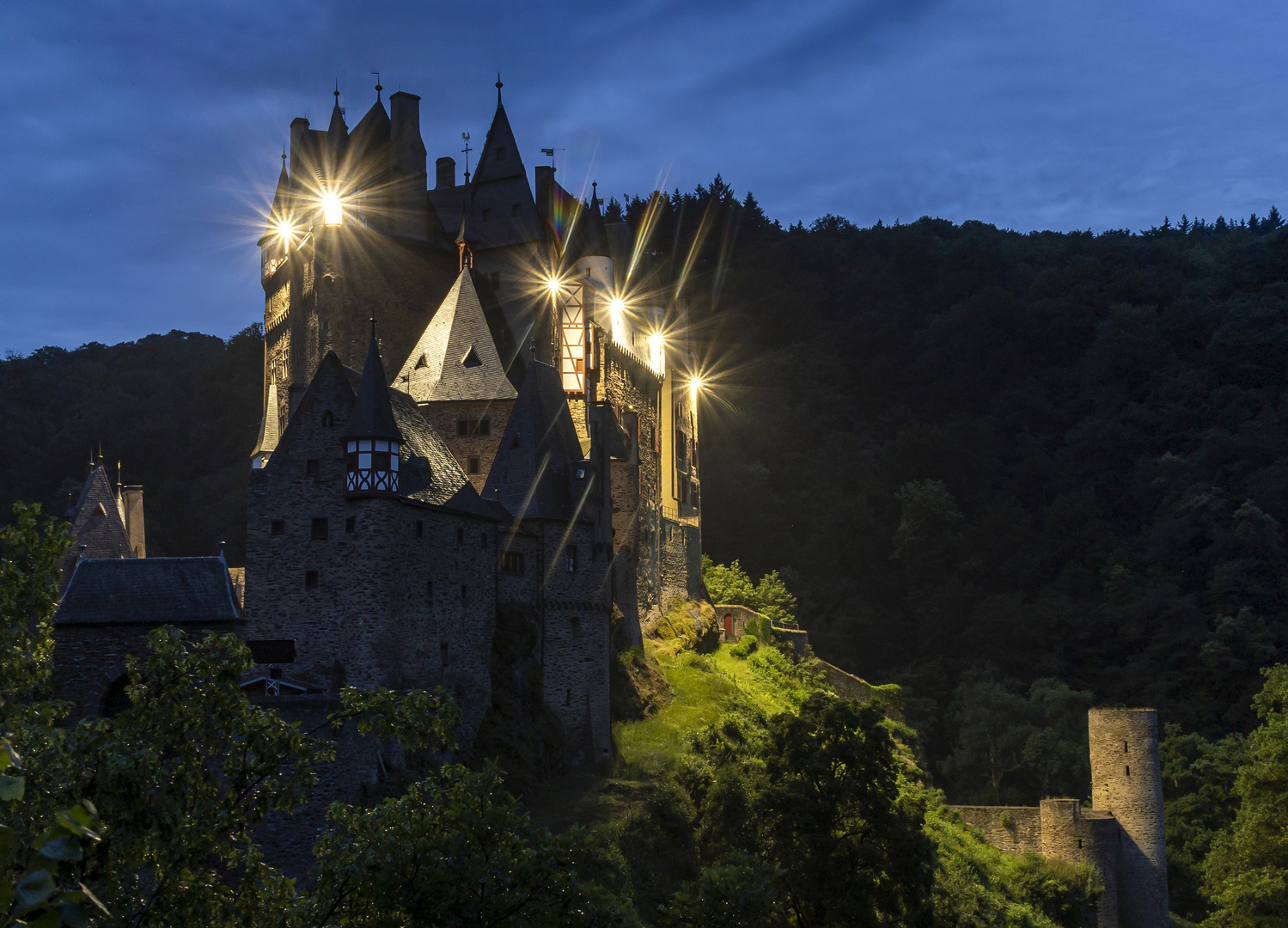 Burg Eltz zur blauen Stunde