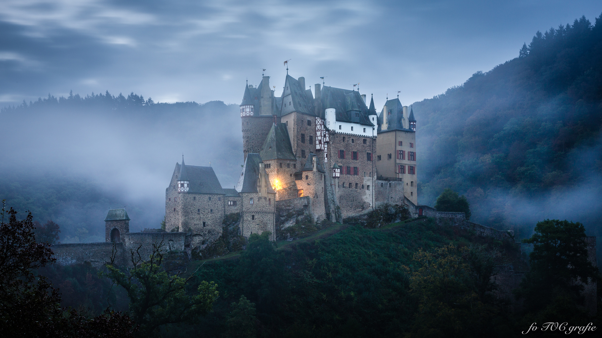 Burg Eltz zur blauen Stunde