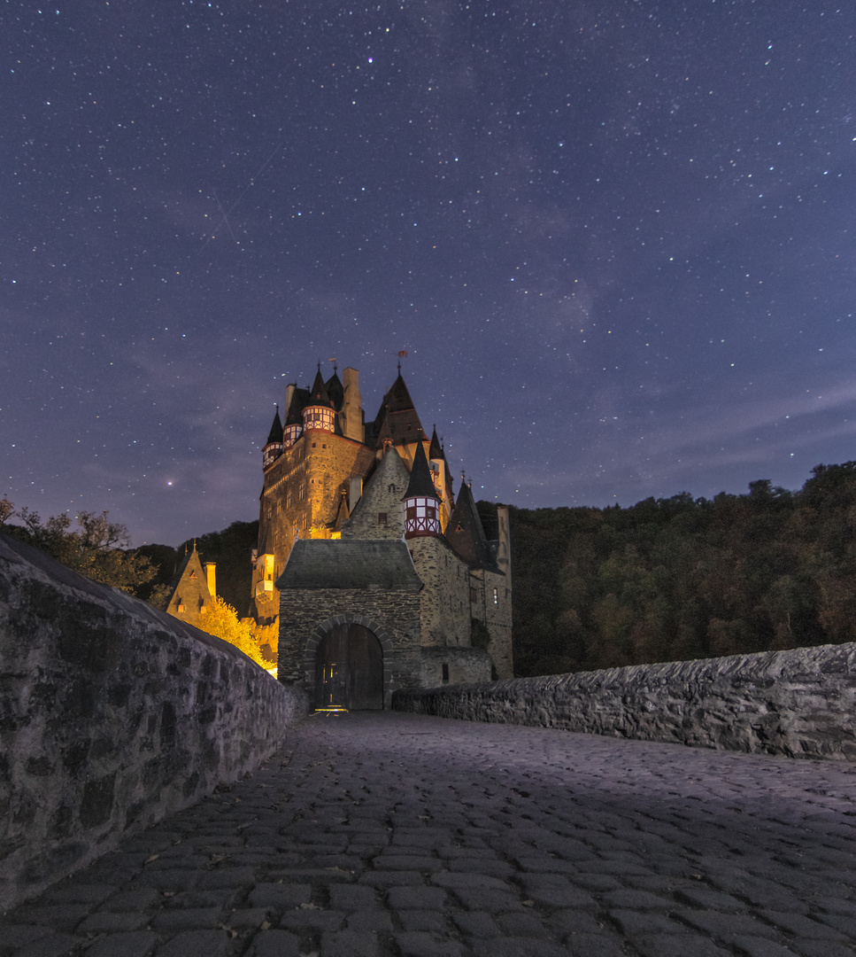 Burg-Elz-bei-Nacht