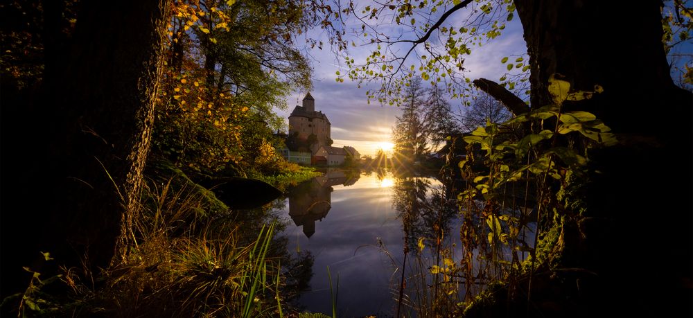 Burg Falkenfels im letzten Herbstlicht 