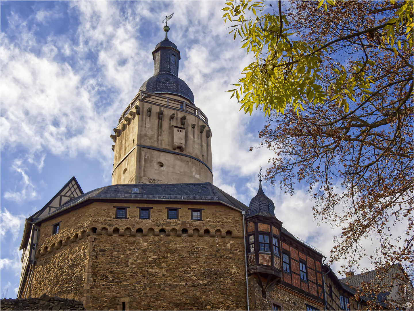 Burg Falkenstein, Schildmauer und Bergfried