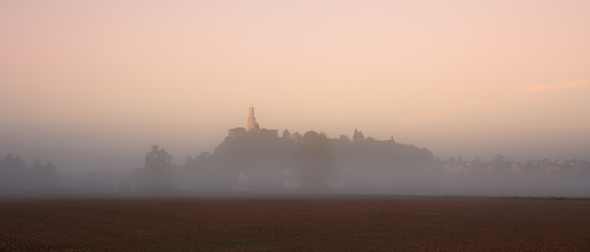 Burg Felsberg im Nebel