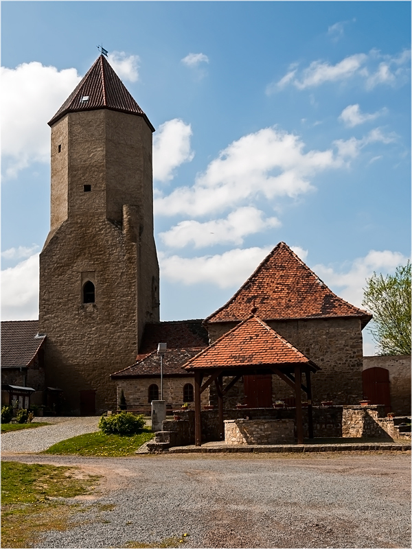 Burg Freckleben, Bergfried und Burgbrunnen