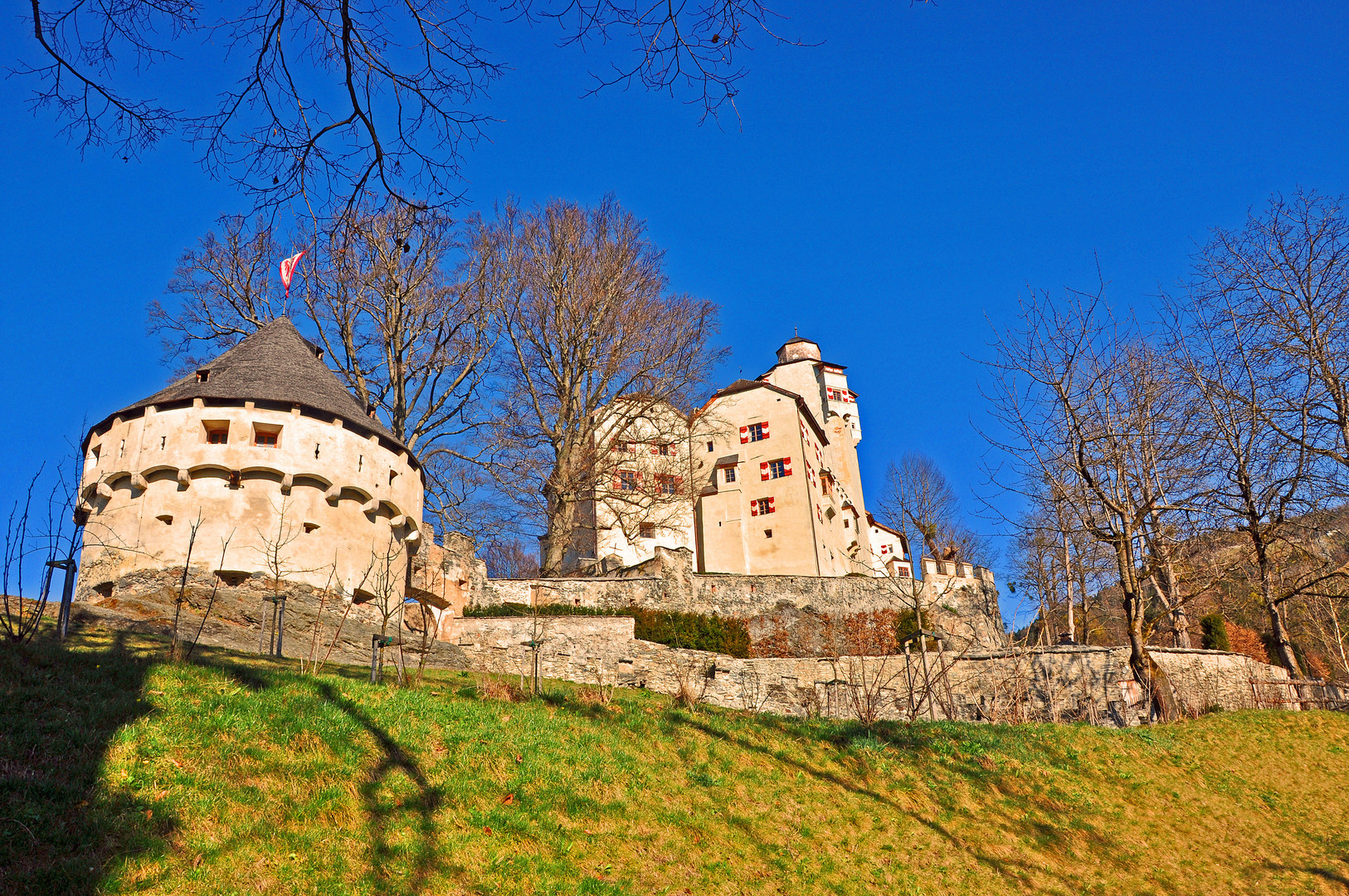Burg Friredberg bit Volders in Tirol