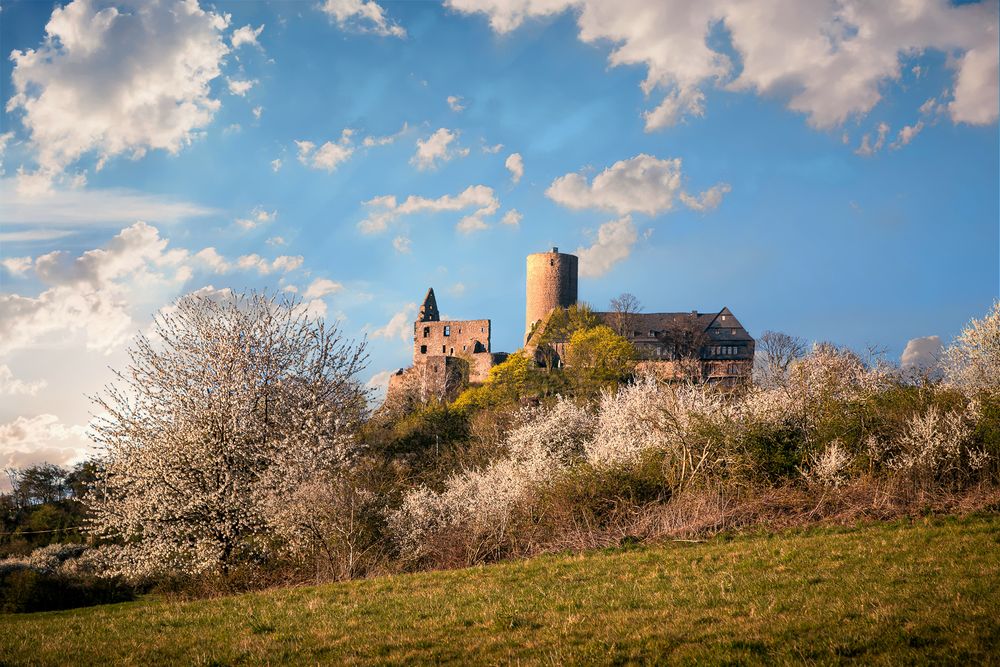 Burg Gleiberg im Frühling Foto & Bild | architektur, landschaft, schlösser & burgen Bilder auf ...