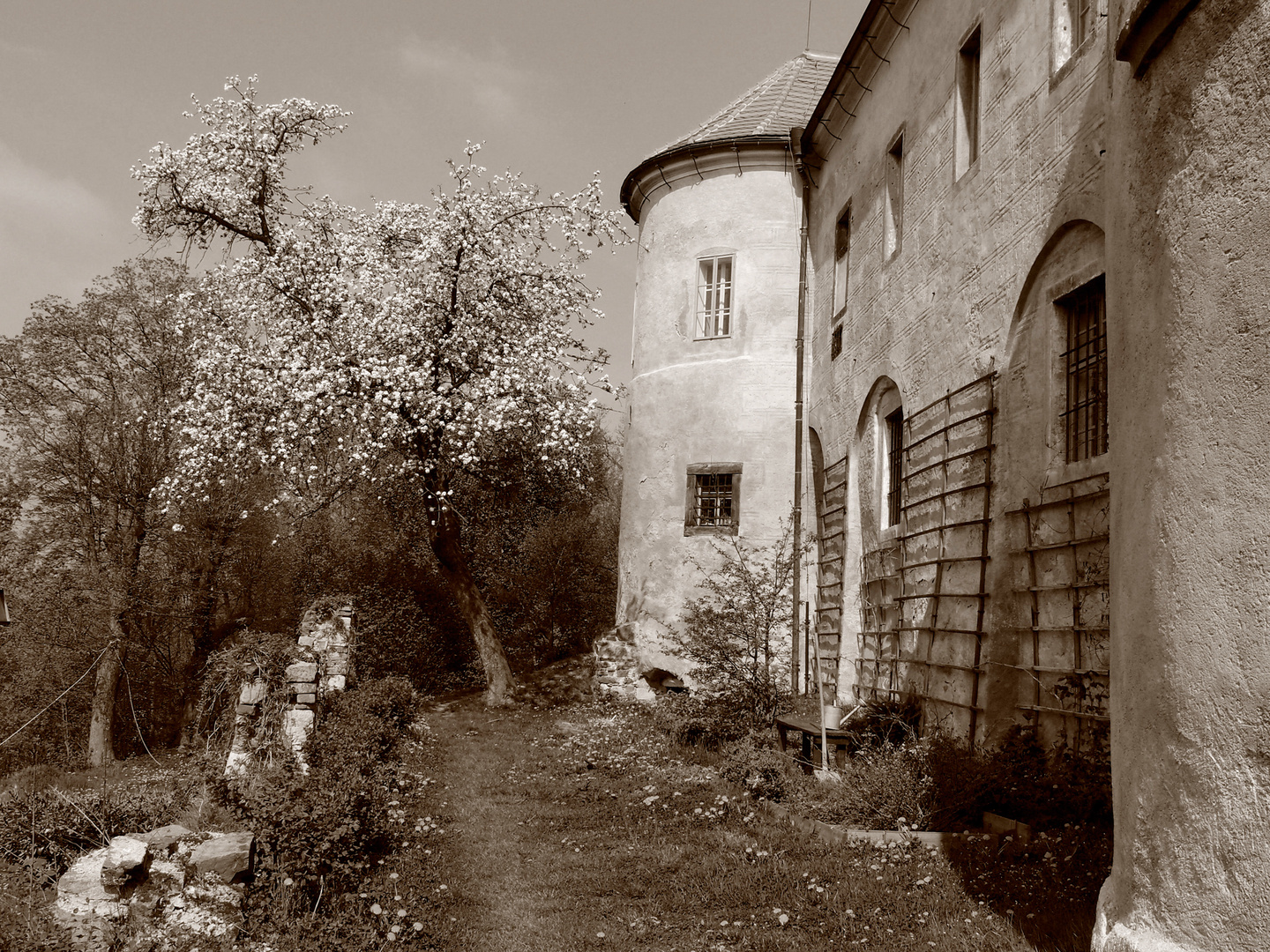 Burg Grabstein