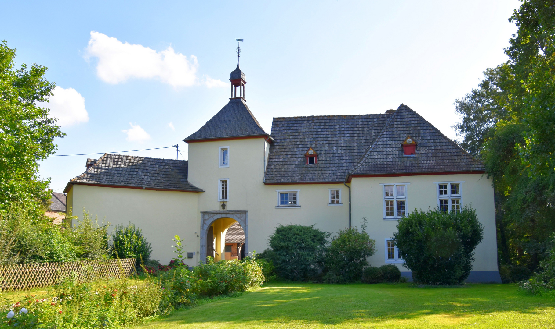 Burg Großbüllesheim (bei Euskirchen)