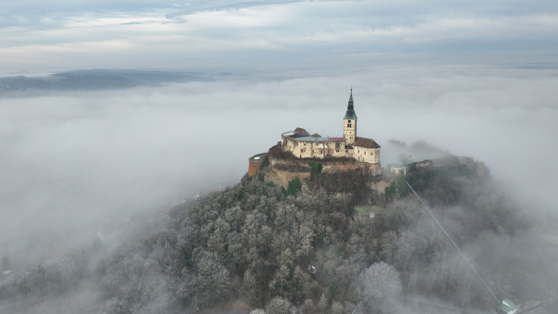 Burg Güssing im Nebel