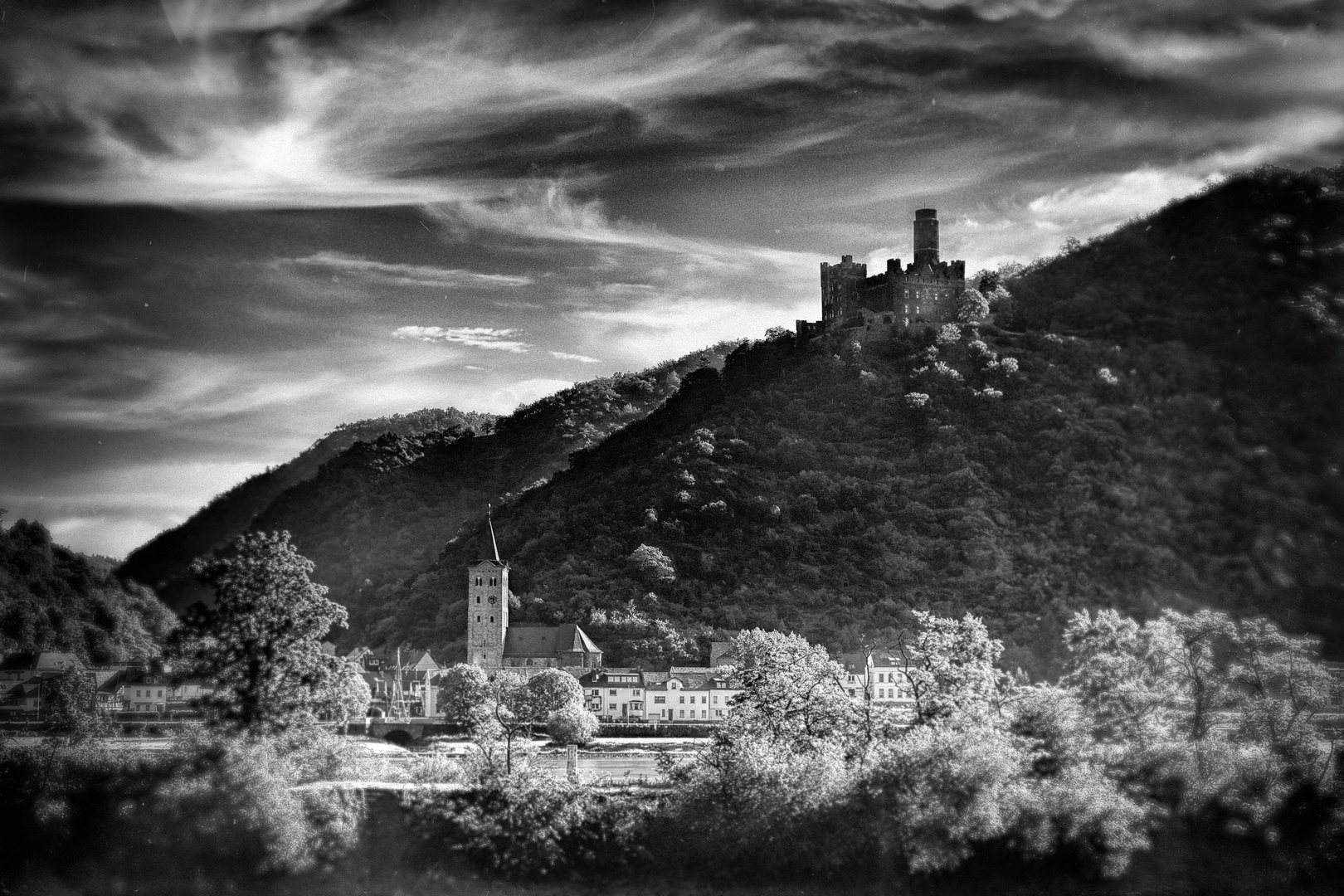 Burg Gutenfels am Rhein