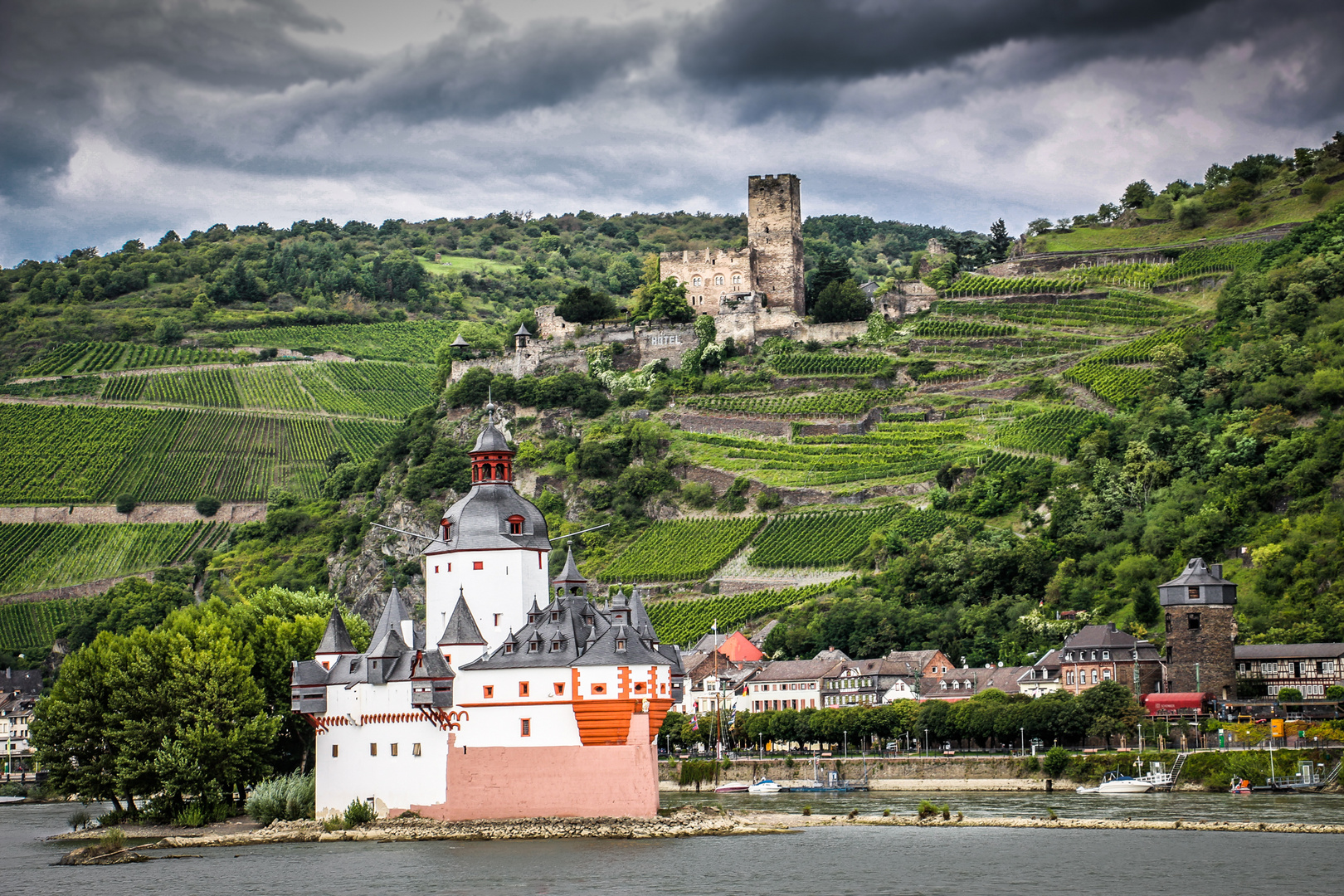 Burg Gutenfels am Rhein