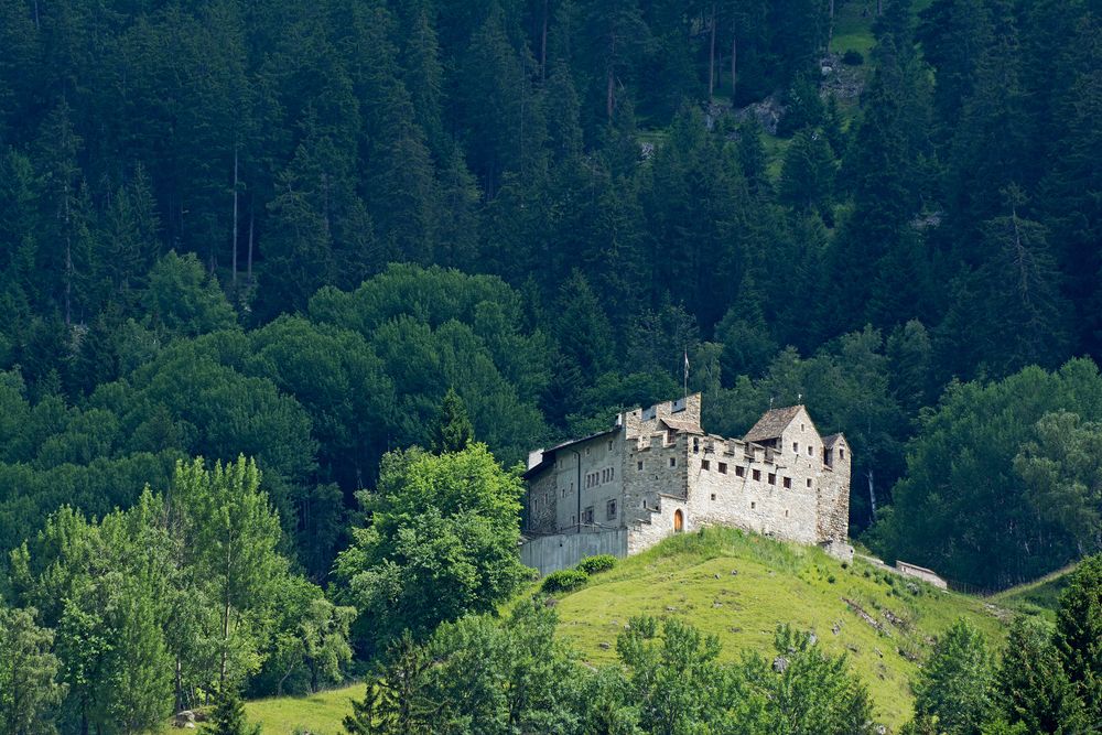 Burg Haselsteing im Schams bei Zillis/Reischen