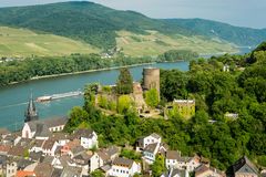 Burg Heimburg in Niederheimbach 01