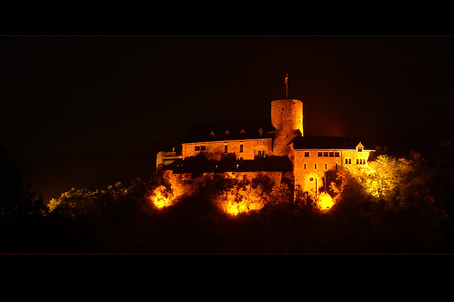 Burg Hengebach bei Nacht