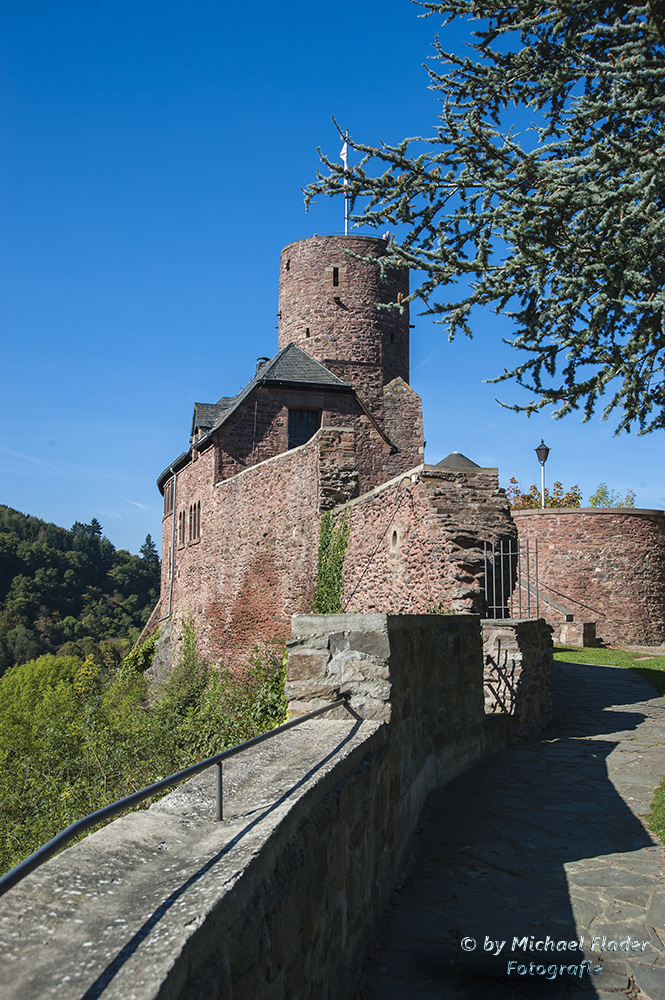 Burg Hengebach Burgmauer