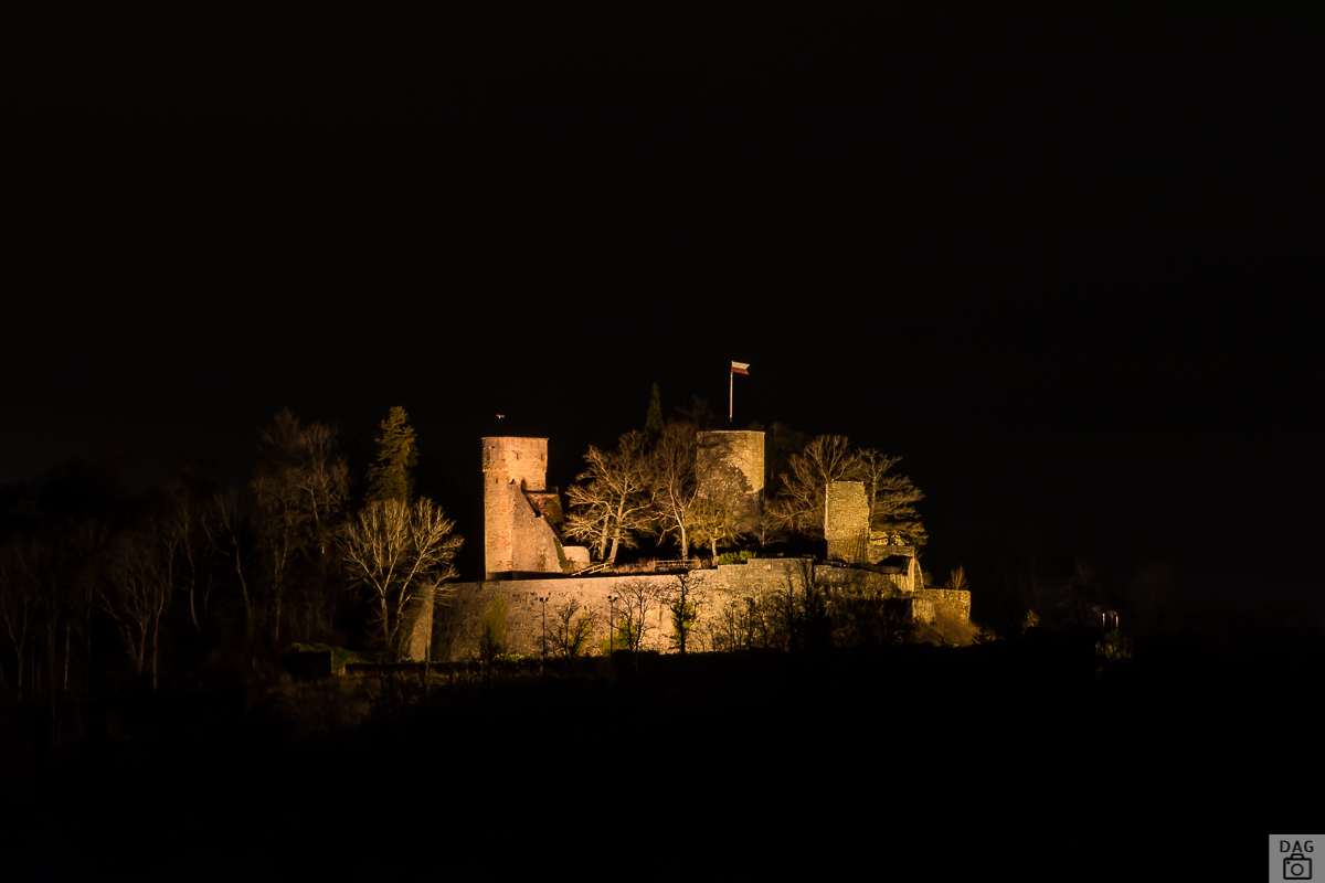 Burg Hohennagold bei Nacht