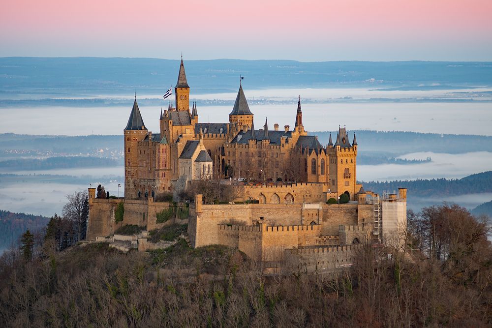 Burg Hohenzollern bei Sonnenaufgang