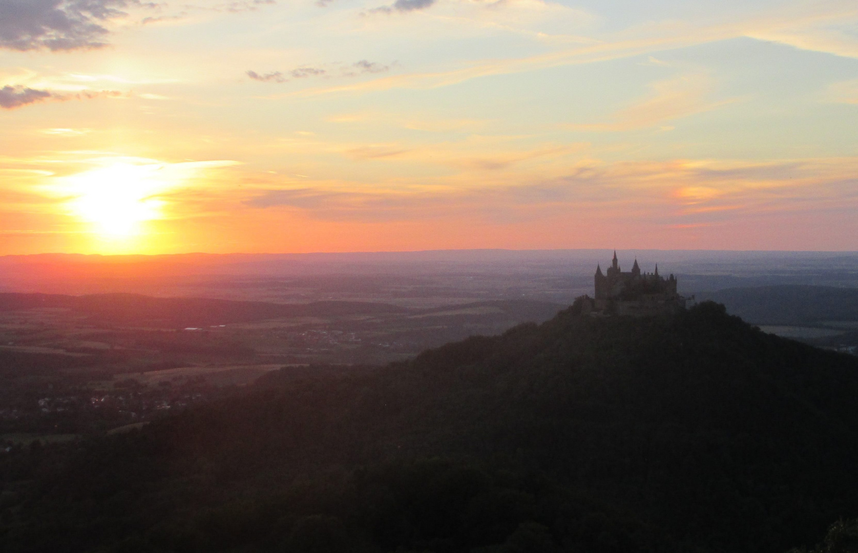 Burg Hohenzollern bei Sonnenuntergang