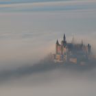 Burg Hohenzollern eingehüllt im Nebel