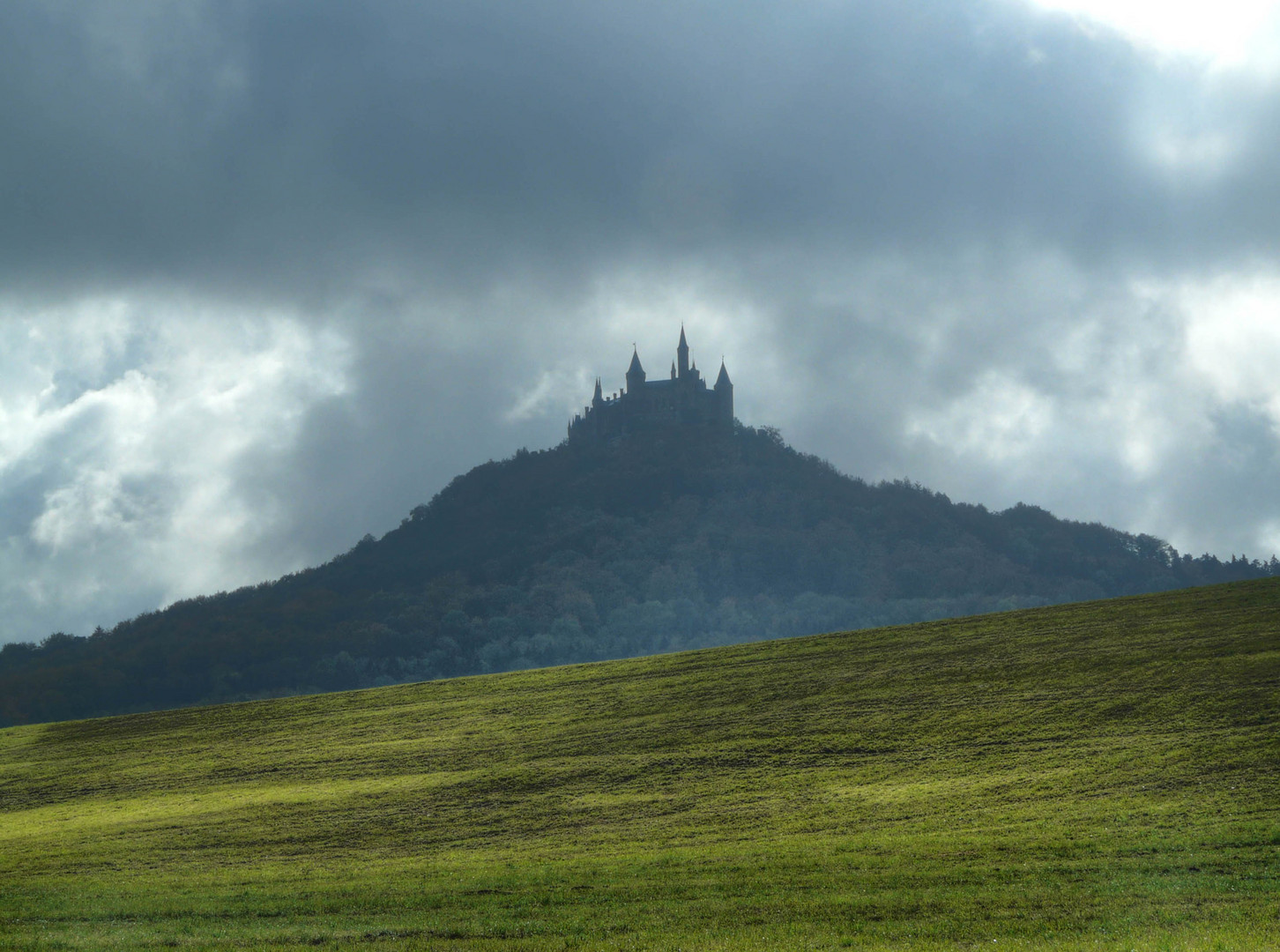 Burg Hohenzollern im Herbstlicht