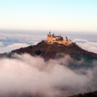 Burg Hohenzollern im Hochnebel (1105-2010)