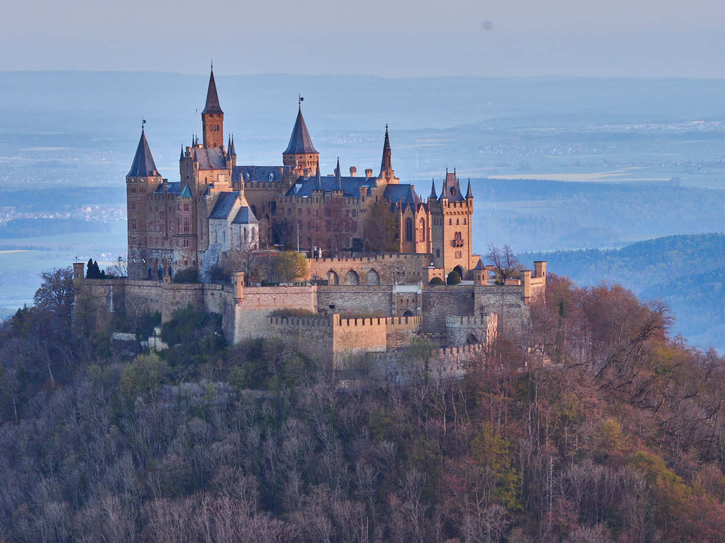 Burg Hohenzollern im Morgenlicht