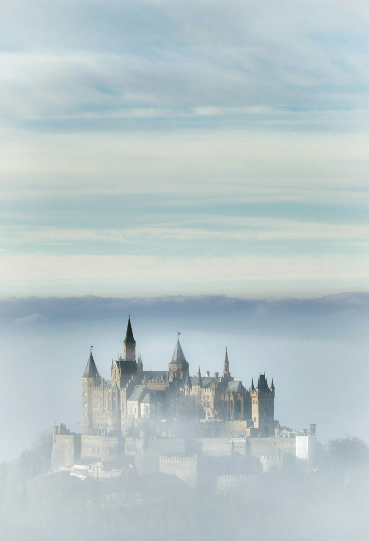 Burg Hohenzollern im Nebel