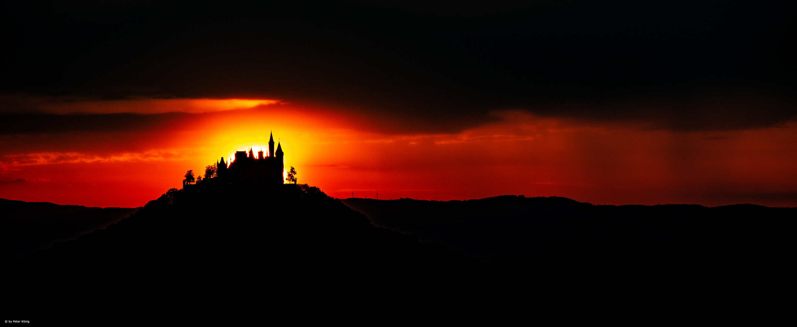 Burg Hohenzollern im Sonnenuntergang