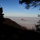 Burg Hohenzollern im Wolkenmeer vom Raichberg