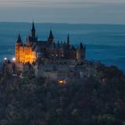 Burg Hohenzollern kurz nach Sonnenuntergang