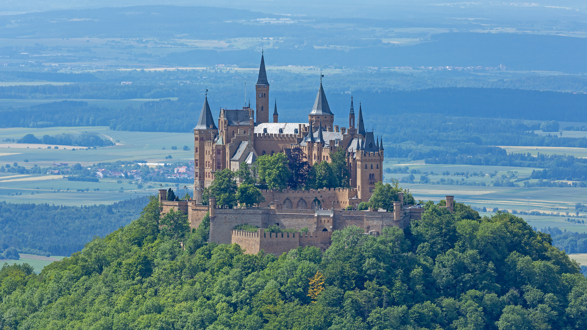 Burg Hohenzollern vom Aussichtspunkt Hohenzollernblick am Raichberg