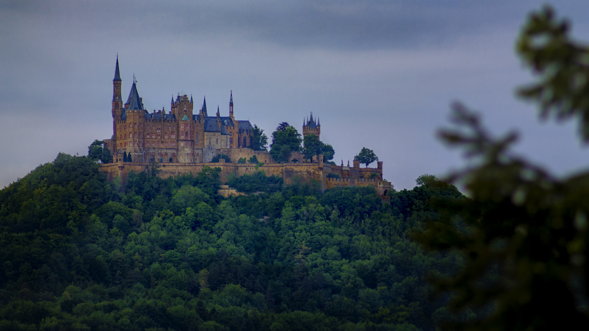 Burg Hohenzollern von Anhöhe aus