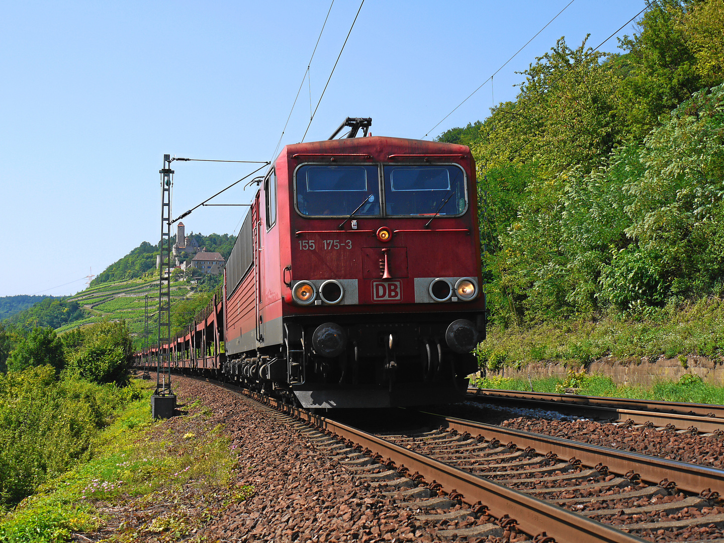 Burg Hornberg 3: Ein Elektronikcontainer östlicher Bauart...