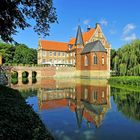 Burg Hülshoff gespiegelt.