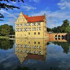 Burg Hülshoff gespiegelt.