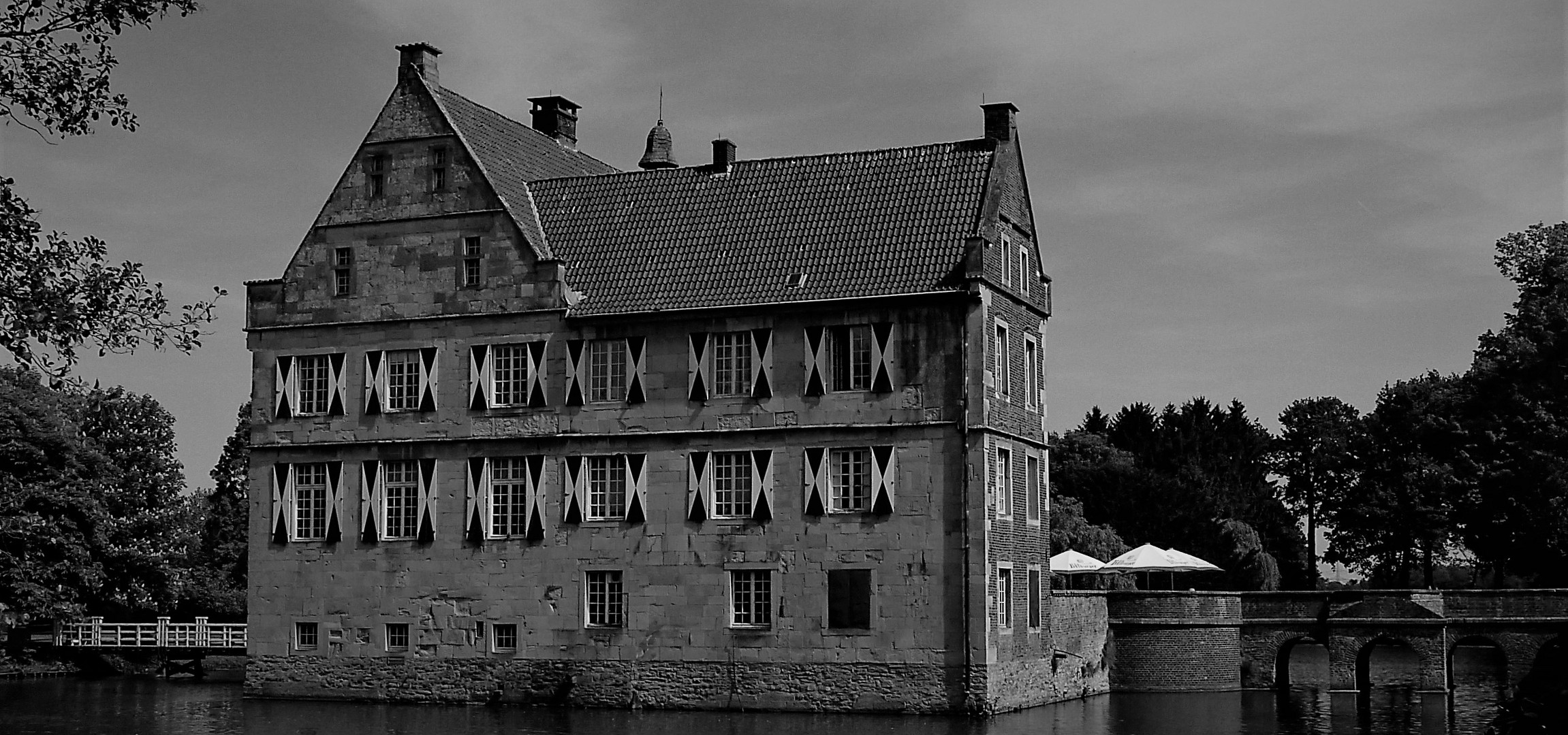 Burg Hülshoff mit Brücken