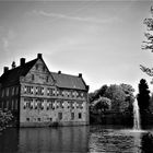Burg Hülshoff mit Teich und Wasserfontäne