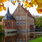 Burg Hülshoff westlich von Münster bei Havixbeck, Ansicht von Süden mit Kapelle