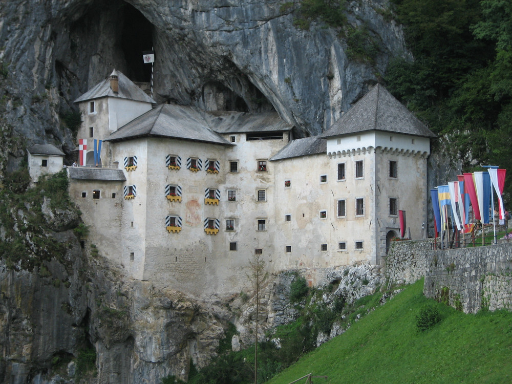 Burg im Felsen: Predjama