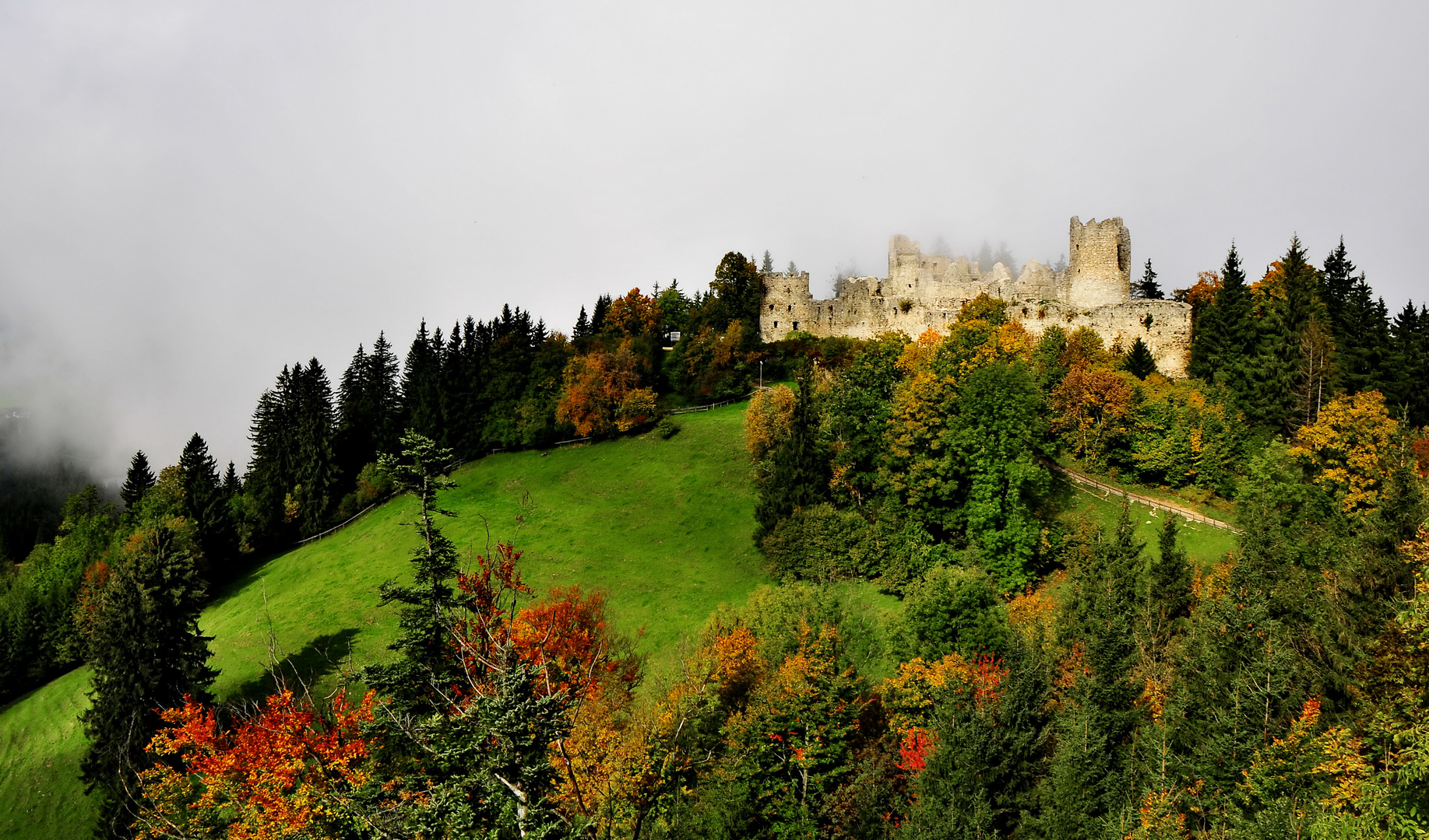 burg im herbst