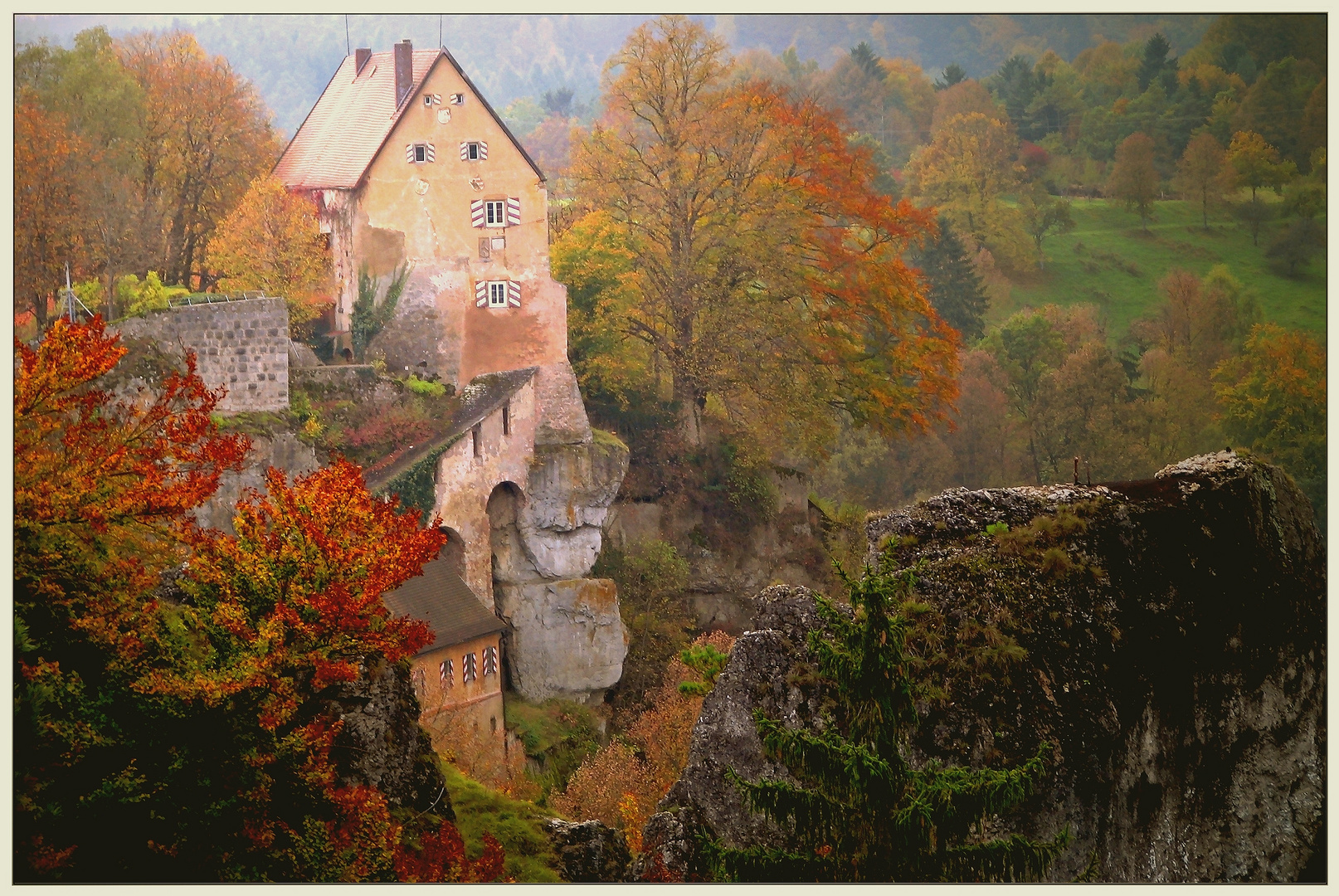 Burg im Herbst