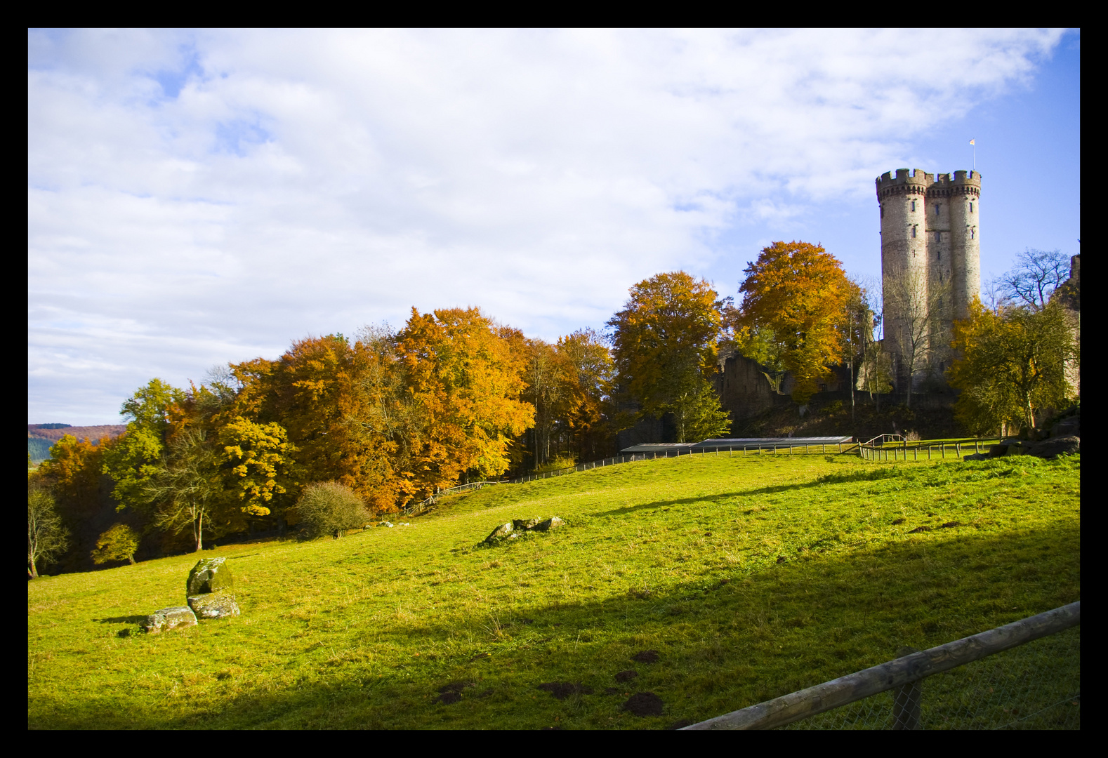 Burg im Herbst