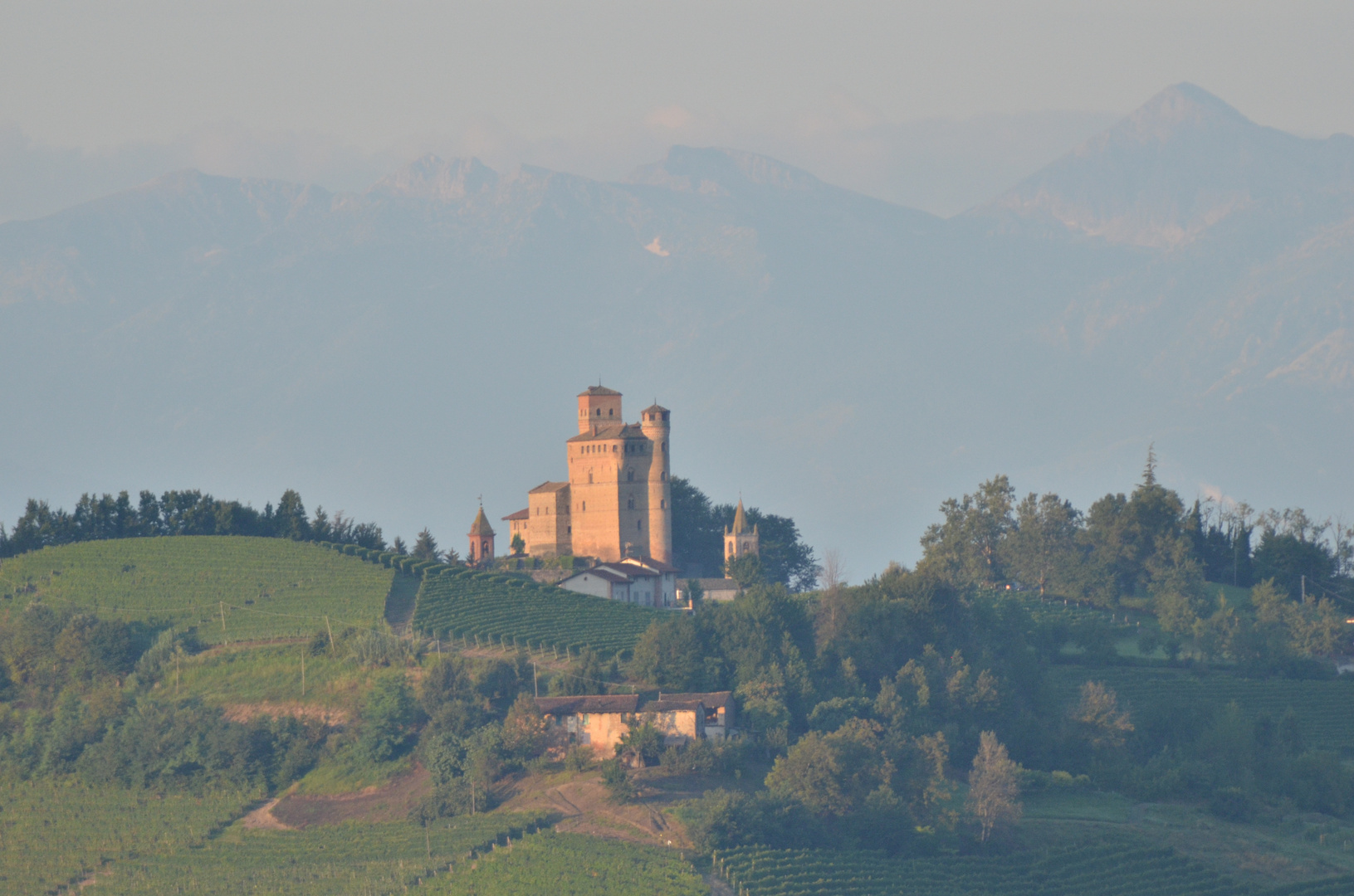 Burg im Morgenlicht