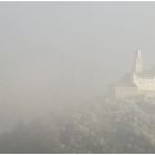 Burg im Nebel