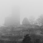 Burg im Nebel