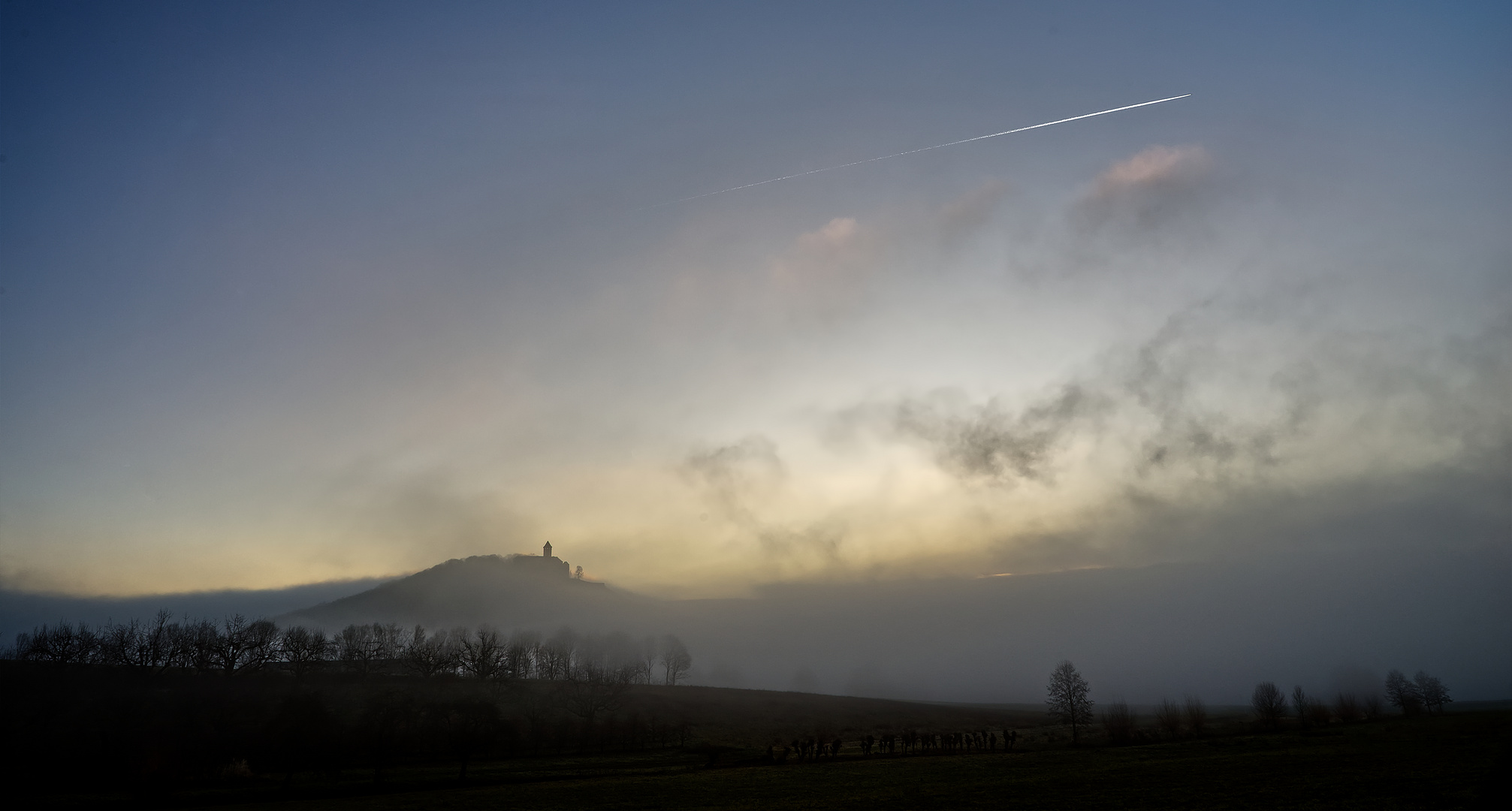 Burg im Nebel