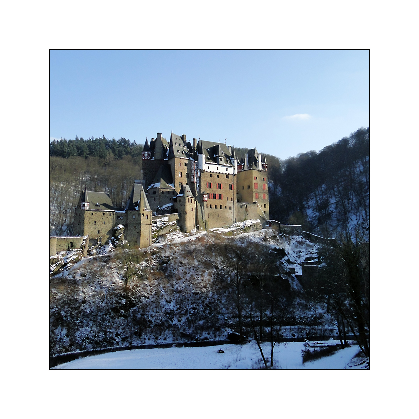 Burg  im Quadrat