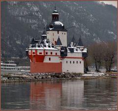 Burg im Rhein...