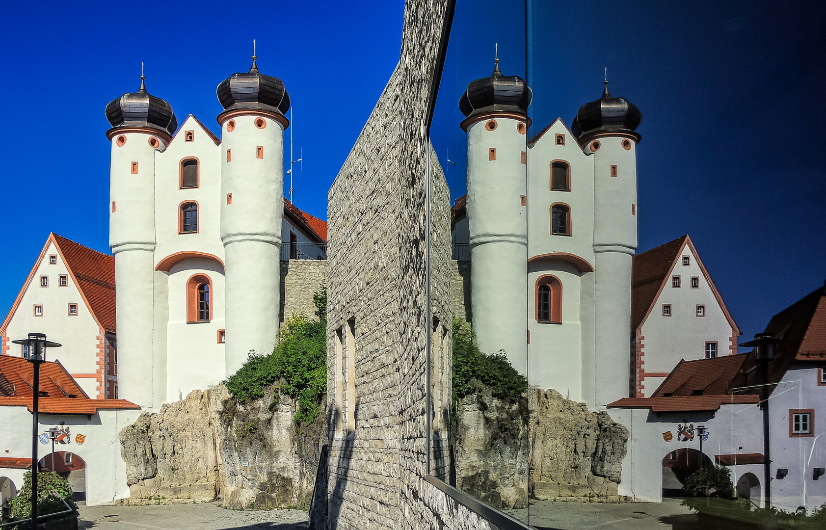 Burg im Spiegel