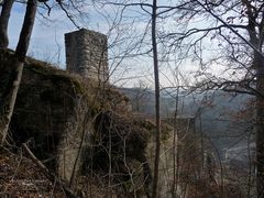"Burg im Waldblick"