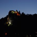 Burg in Bled bei Nacht (Slowenien)